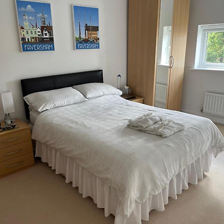 Hampton Vale, Peterborough Lakeside Large Double Bedroom With Own Bathroom Exterior photo